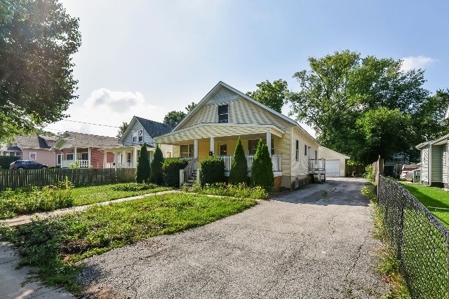 819 E Benton St, Aurora, IL 60505 photo 7