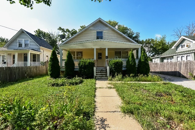 819 E Benton St, Aurora, IL 60505 photo 3