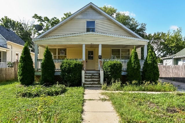 819 E Benton St, Aurora, IL 60505 photo 2