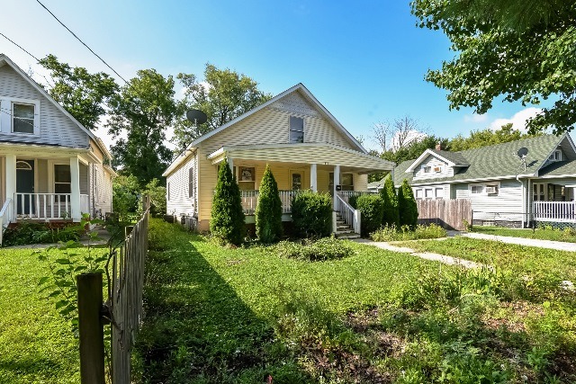 819 E Benton St, Aurora, IL 60505 photo 4