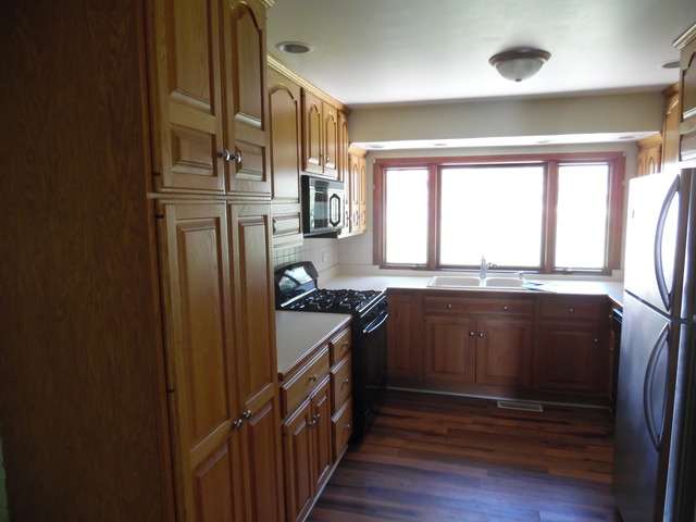 1002 Fortress Dr, Mchenry, IL 60050 photo 2