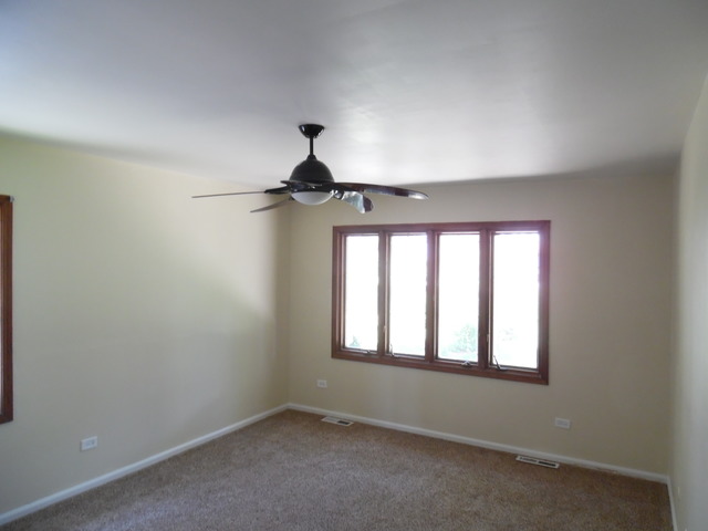 1002 Fortress Dr, Mchenry, IL 60050 photo 4