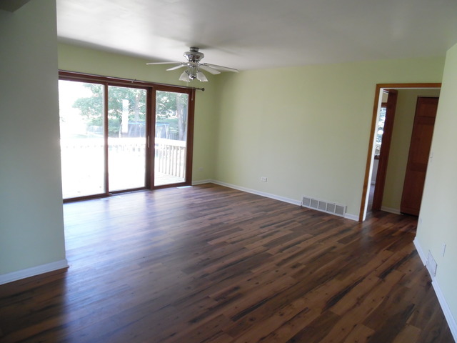 1002 Fortress Dr, Mchenry, IL 60050 photo 3