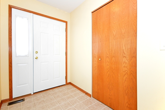 7427 Prairieside Dr, Plainfield, IL 60586 photo 2