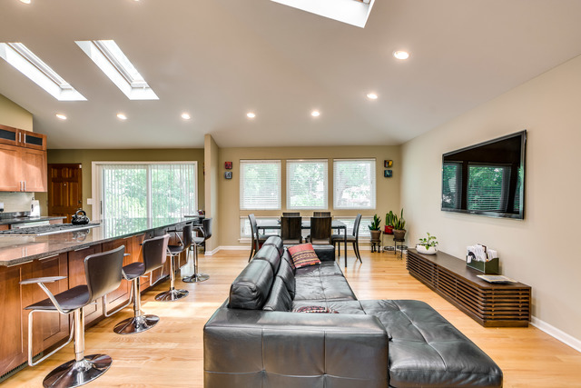8911 Ewing Ave, Evanston, IL 60203 photo 3