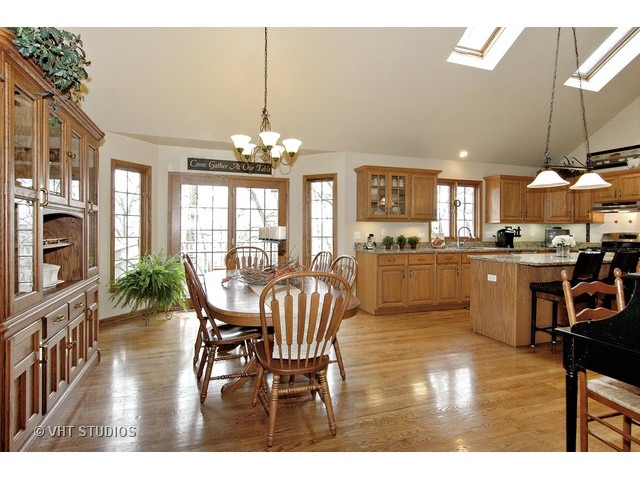 39 W651 Lori Ln, Elgin, IL 60124 photo 4