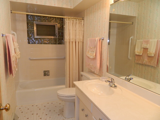 2231 Pine St, Des Plaines, IL 60018 photo 12