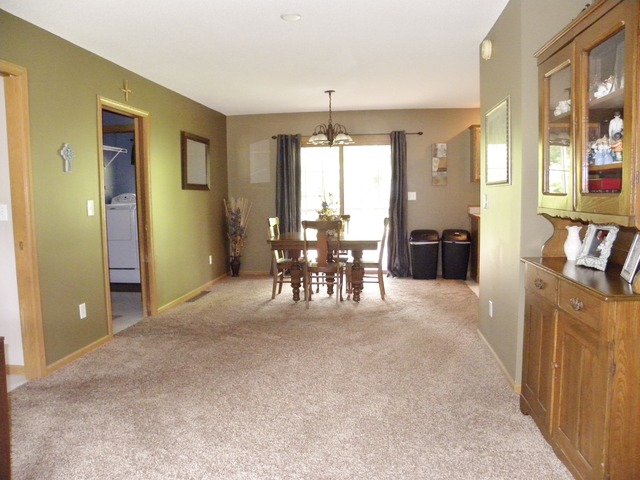 141 Fieldstone Ln, Dixon, IL 61021 photo 4
