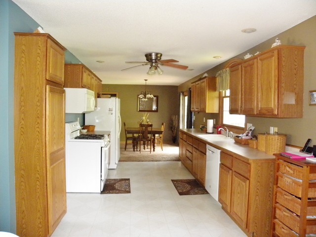 141 Fieldstone Ln, Dixon, IL 61021 photo 3