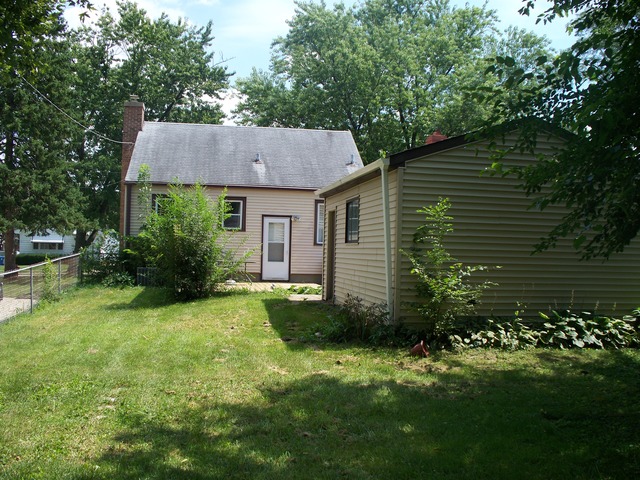 402 Howard Ave, Aurora, IL 60506 photo 13
