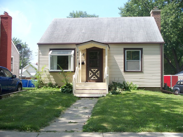 402 Howard Ave, Aurora, IL 60506 photo 1