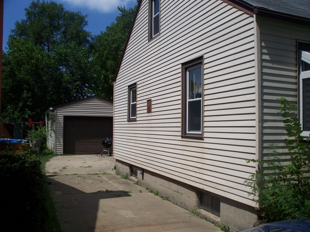 402 Howard Ave, Aurora, IL 60506 photo 15