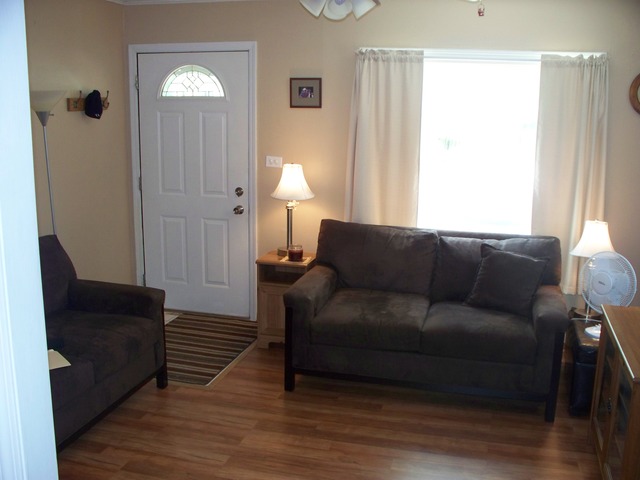 402 Howard Ave, Aurora, IL 60506 photo 3