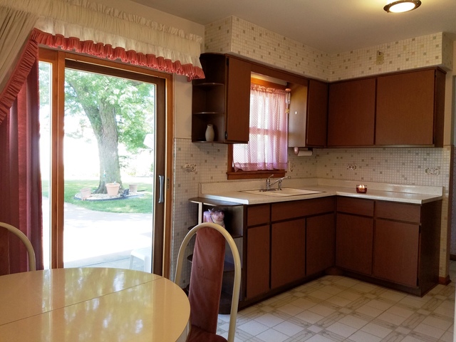 7725 S Octavia Ave, Bridgeview, IL 60455 photo 5
