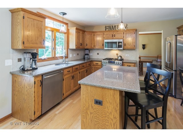 2103 Wicklow Rd, Naperville, IL 60564 photo 3