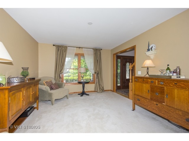 2103 Wicklow Rd, Naperville, IL 60564 photo 2