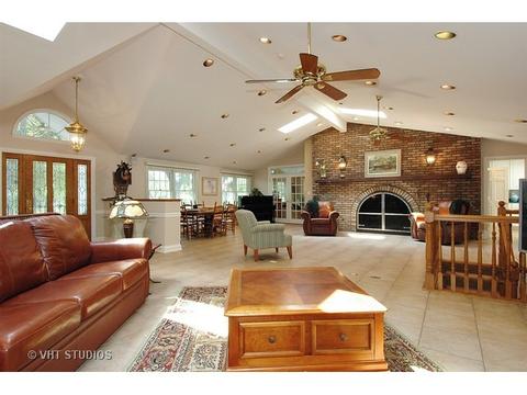 2501 N Riverside Dr, Mchenry, IL 60051 photo 3