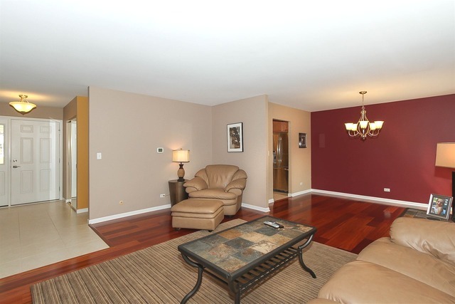 505 Fall Cir, Roselle, IL 60172 photo 5