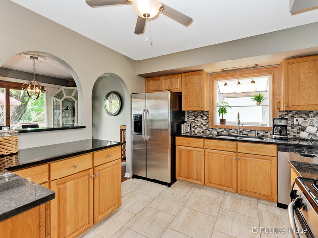 427 S Oak Glen Dr, Bartlett, IL 60103 photo 9
