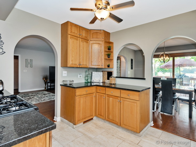 427 S Oak Glen Dr, Bartlett, IL 60103 photo 11