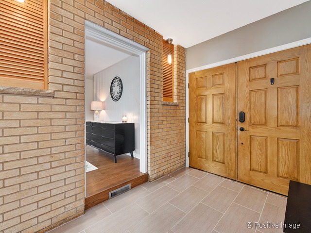 427 S Oak Glen Dr, Bartlett, IL 60103 photo 3