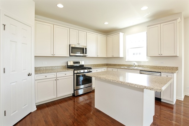 4059 Pompton Ave, Elgin, IL 60124 photo 4