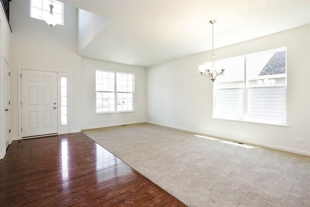 4059 Pompton Ave, Elgin, IL 60124 photo 2