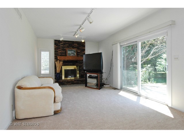2519 N Riverside Dr, Mchenry, IL 60051 photo 17