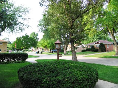 404 S Pine St, Mount Prospect, IL 60056 photo 2