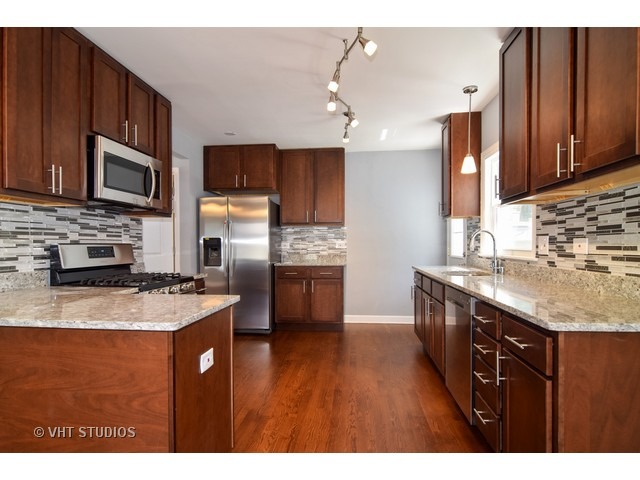 119 N Main St, Mount Prospect, IL 60056 photo 4