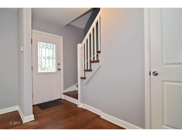 119 N Main St, Mount Prospect, IL 60056 photo 2