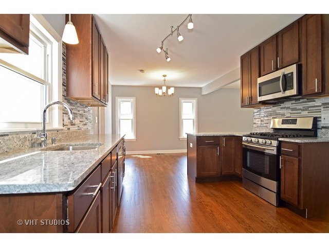 119 N Main St, Mount Prospect, IL 60056 photo 5