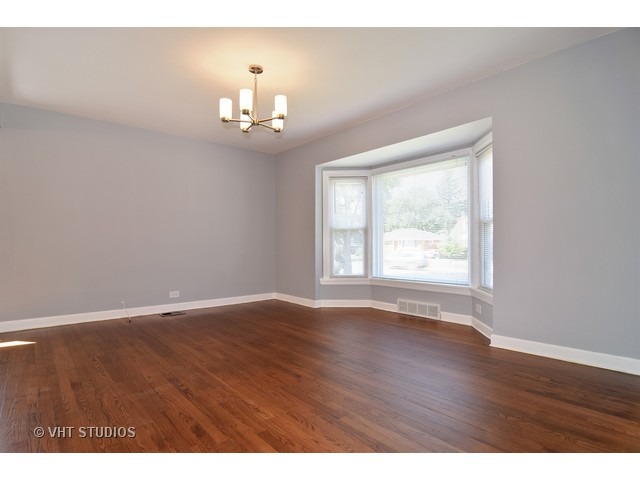 119 N Main St, Mount Prospect, IL 60056 photo 3
