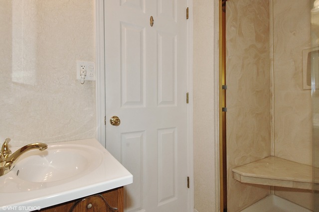 4050 Mason Dr, Hoffman Estates, IL 60192 photo 14