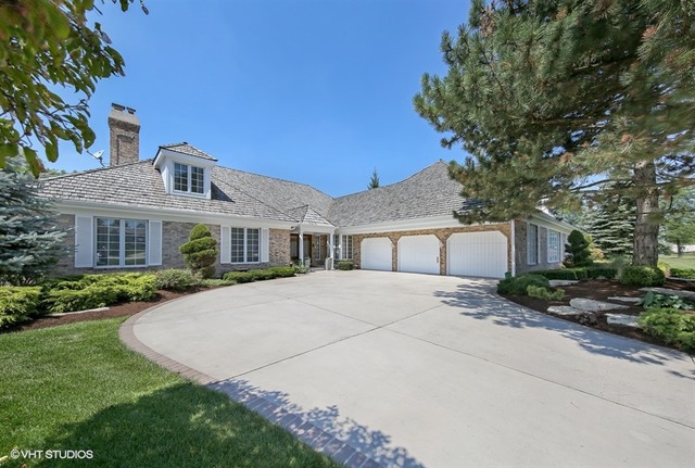 362 Trinity Ln, Oak Brook, IL 60523 photo 1