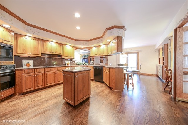 362 Trinity Ln, Oak Brook, IL 60523 photo 5