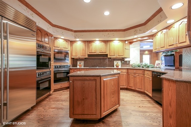 362 Trinity Ln, Oak Brook, IL 60523 photo 4