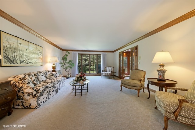 362 Trinity Ln, Oak Brook, IL 60523 photo 3