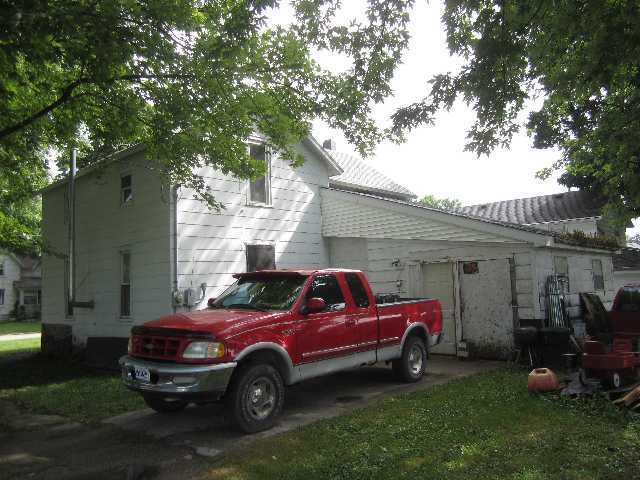 310 E Center St, Sheldon, IL 60966 photo 2
