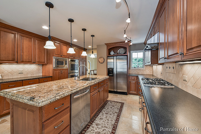 592 Clarissa Ct, Naperville, IL 60540 photo 4