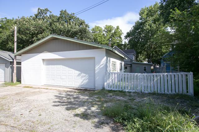 1419 Kaskaskia Ave, Elgin, IL 60123 photo 2