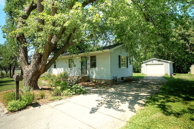 343 Seneca Pl, Seneca, IL 61360 photo 1