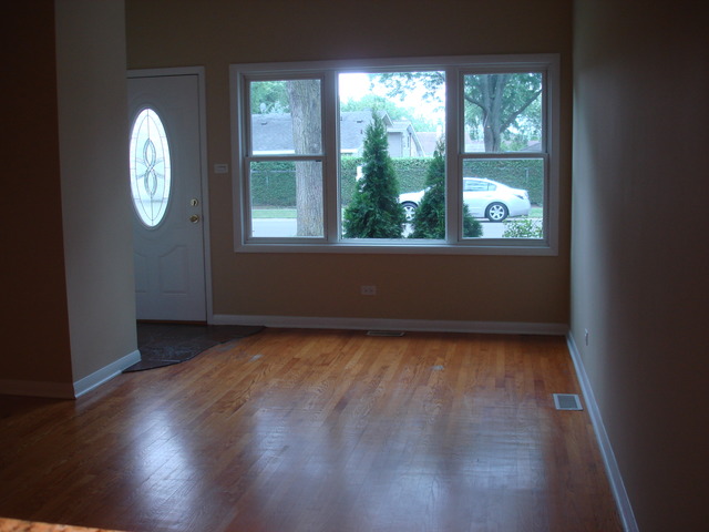 128 Glendale St, Wheeling, IL 60090 photo 2