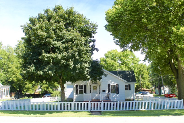 726 E Glover St, Ottawa, IL 61350 photo 1