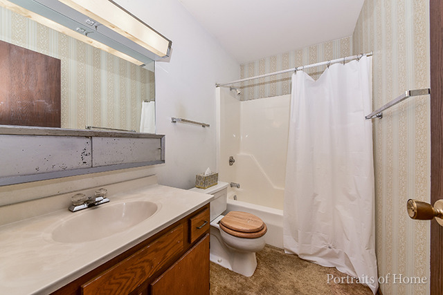 1000 Apple Ct, Aurora, IL 60505 photo 12
