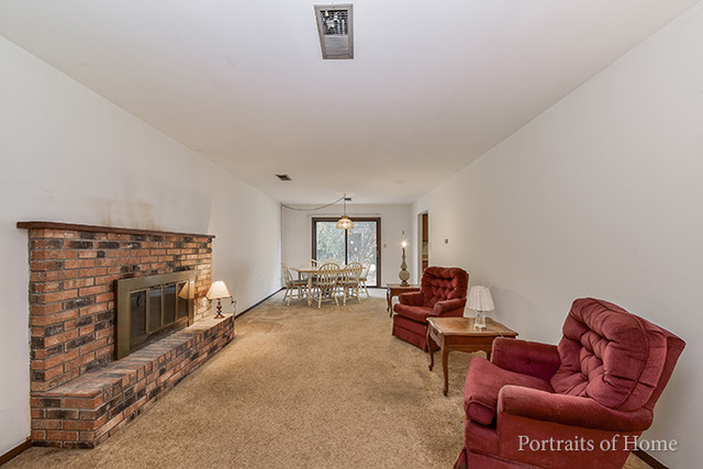 1000 Apple Ct, Aurora, IL 60505 photo 4