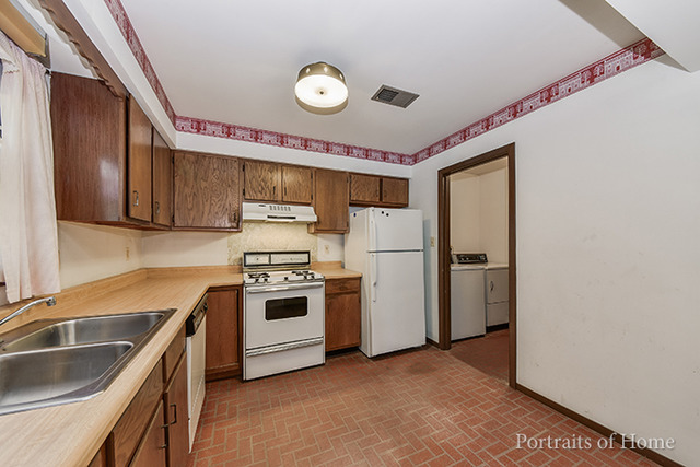 1000 Apple Ct, Aurora, IL 60505 photo 9