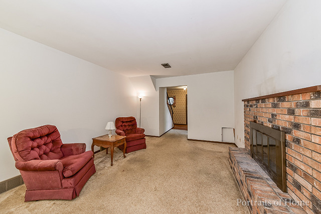 1000 Apple Ct, Aurora, IL 60505 photo 5