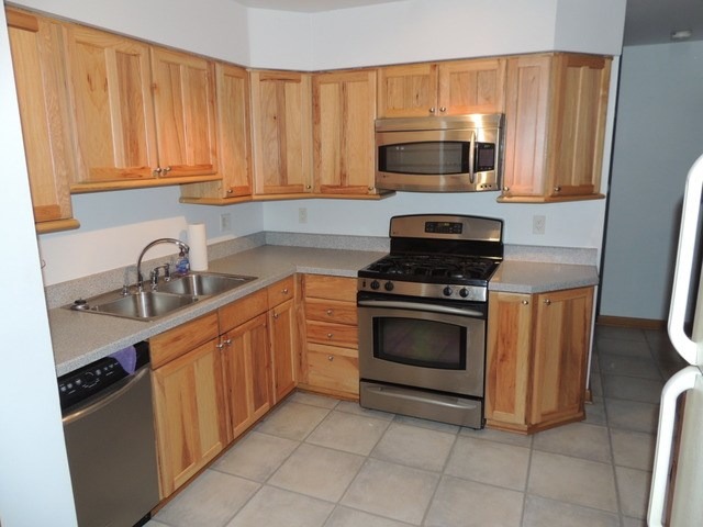434 W Edwards Ave, West Dundee, IL 60118 photo 2