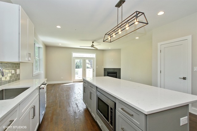 4611 S Champlain Ave, Chicago, IL 60653 photo 4